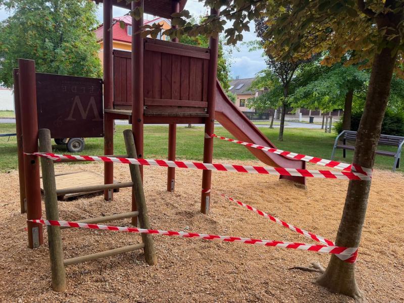 Herní prvek u kostela